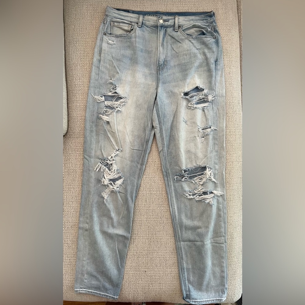 American Eagle Mom Jean, size 8 Long, excellent condition.